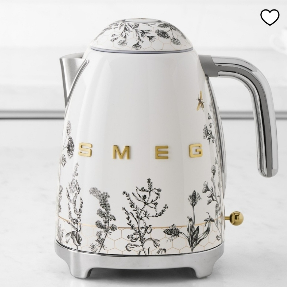 BESTSELLER SMEG Honeycomb Electric Kettle - Picture 3 of 15